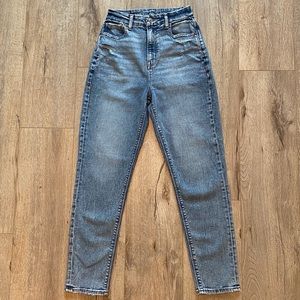 American Eagle Stretch Curvy Mom Jean